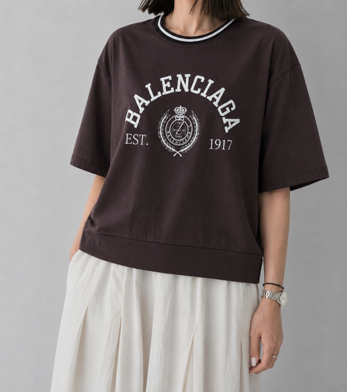 نمای 3 تیشرت کراپ گلدوزی برجسته Balenciaga