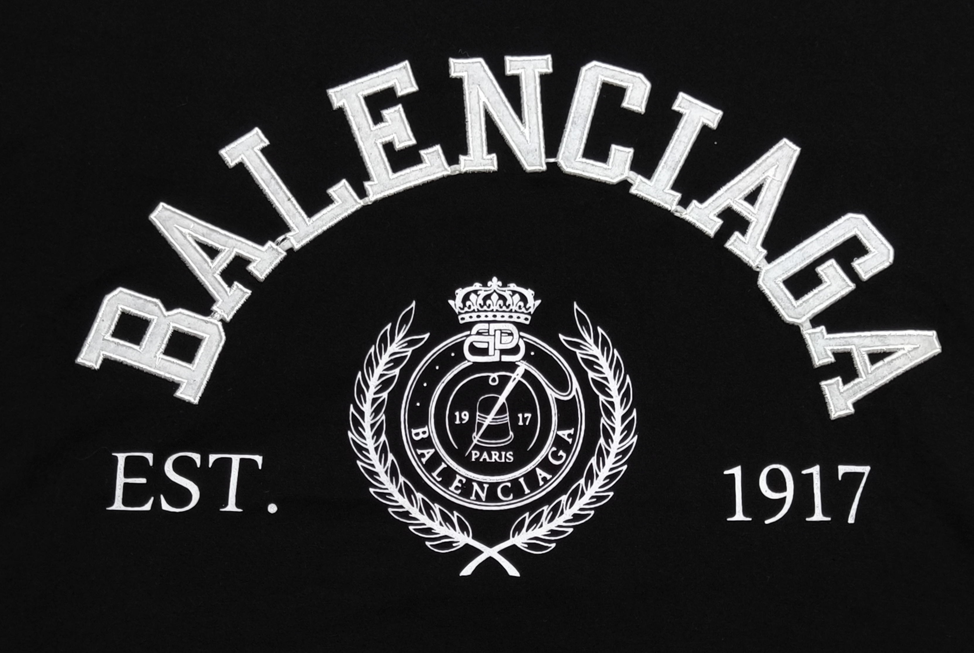 نمای 6 تیشرت کراپ گلدوزی برجسته Balenciaga