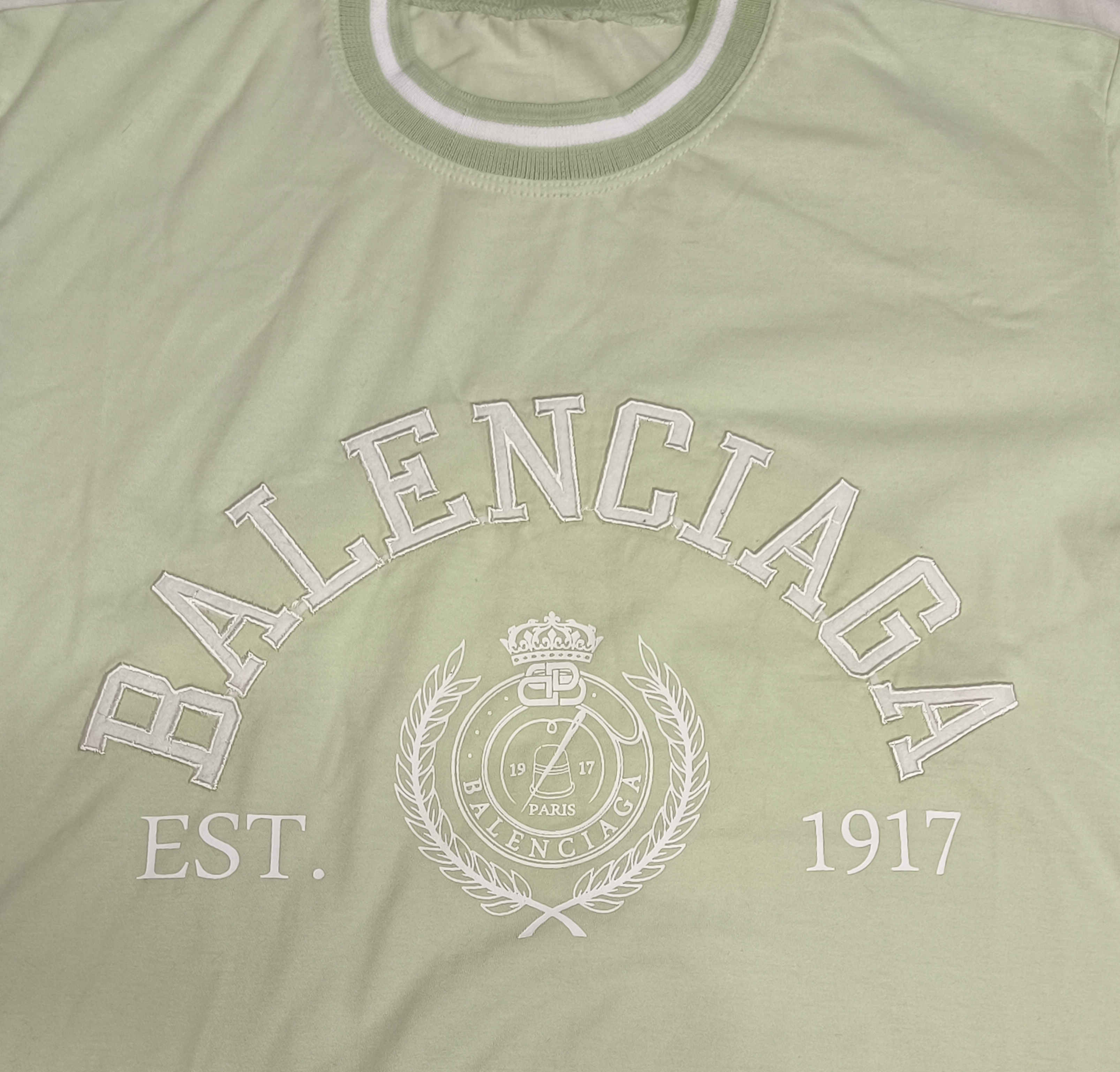 نمای 5 تیشرت کراپ گلدوزی برجسته Balenciaga