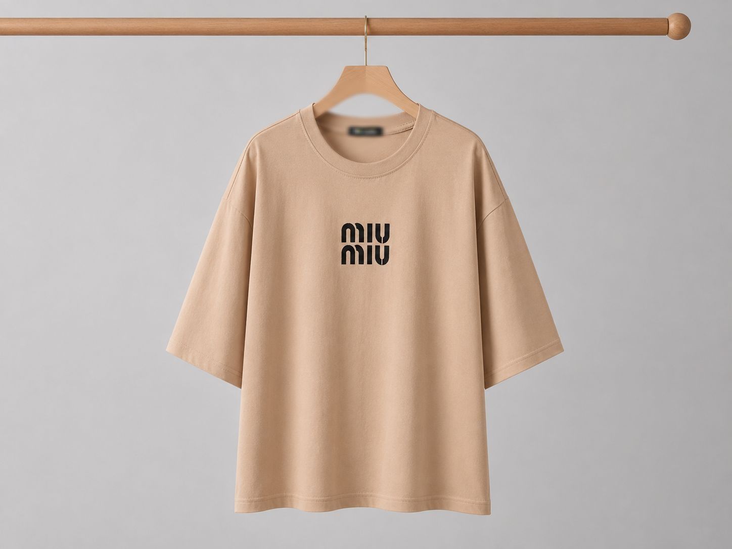 نمای 6 تیشرت باکسی چاپ برجسته Miu