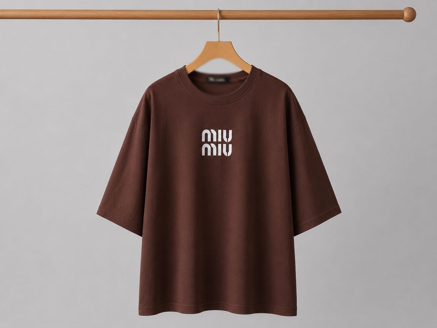 نمای 4 تیشرت باکسی چاپ برجسته Miu