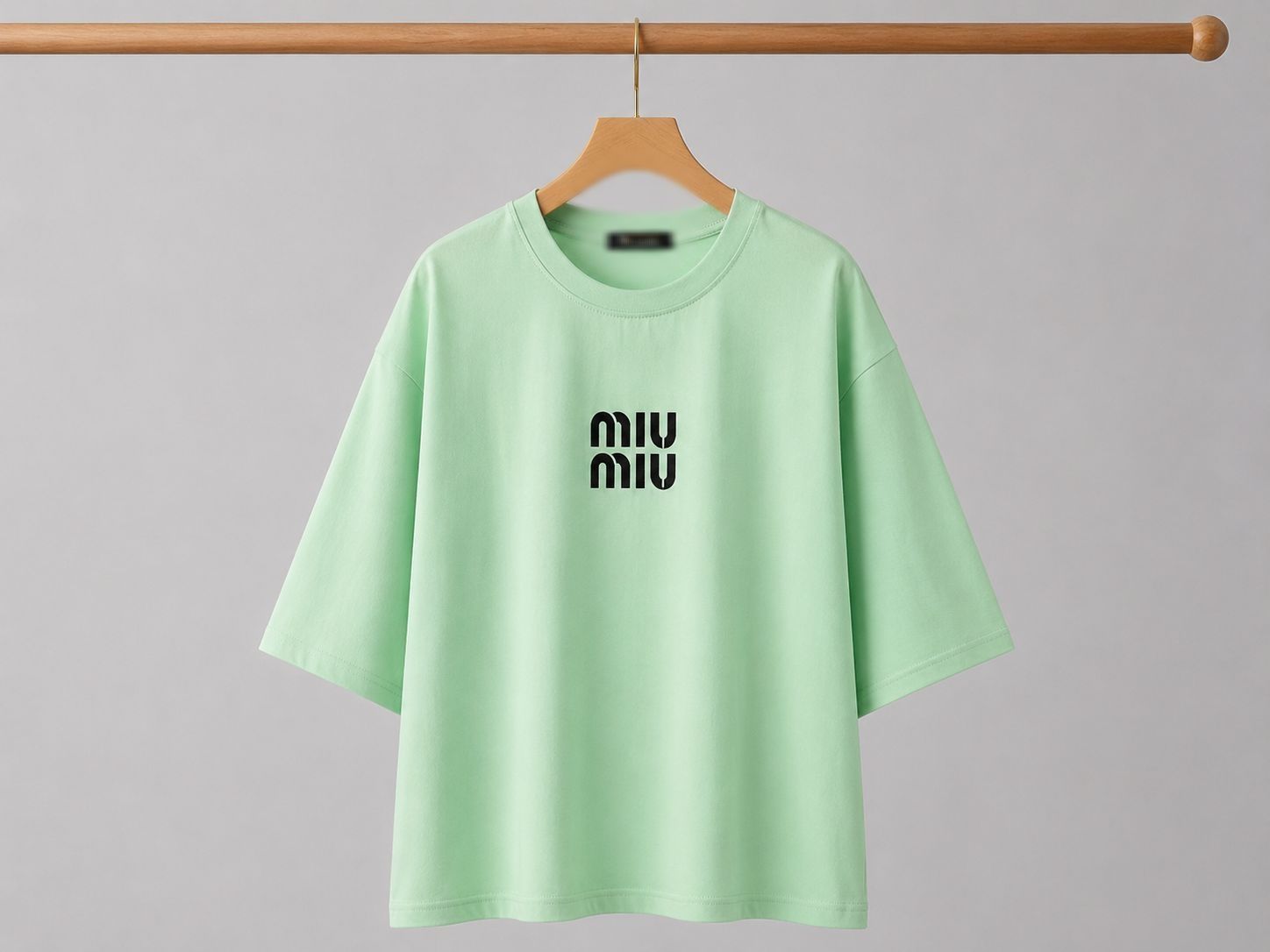 نمای 3 تیشرت باکسی چاپ برجسته Miu