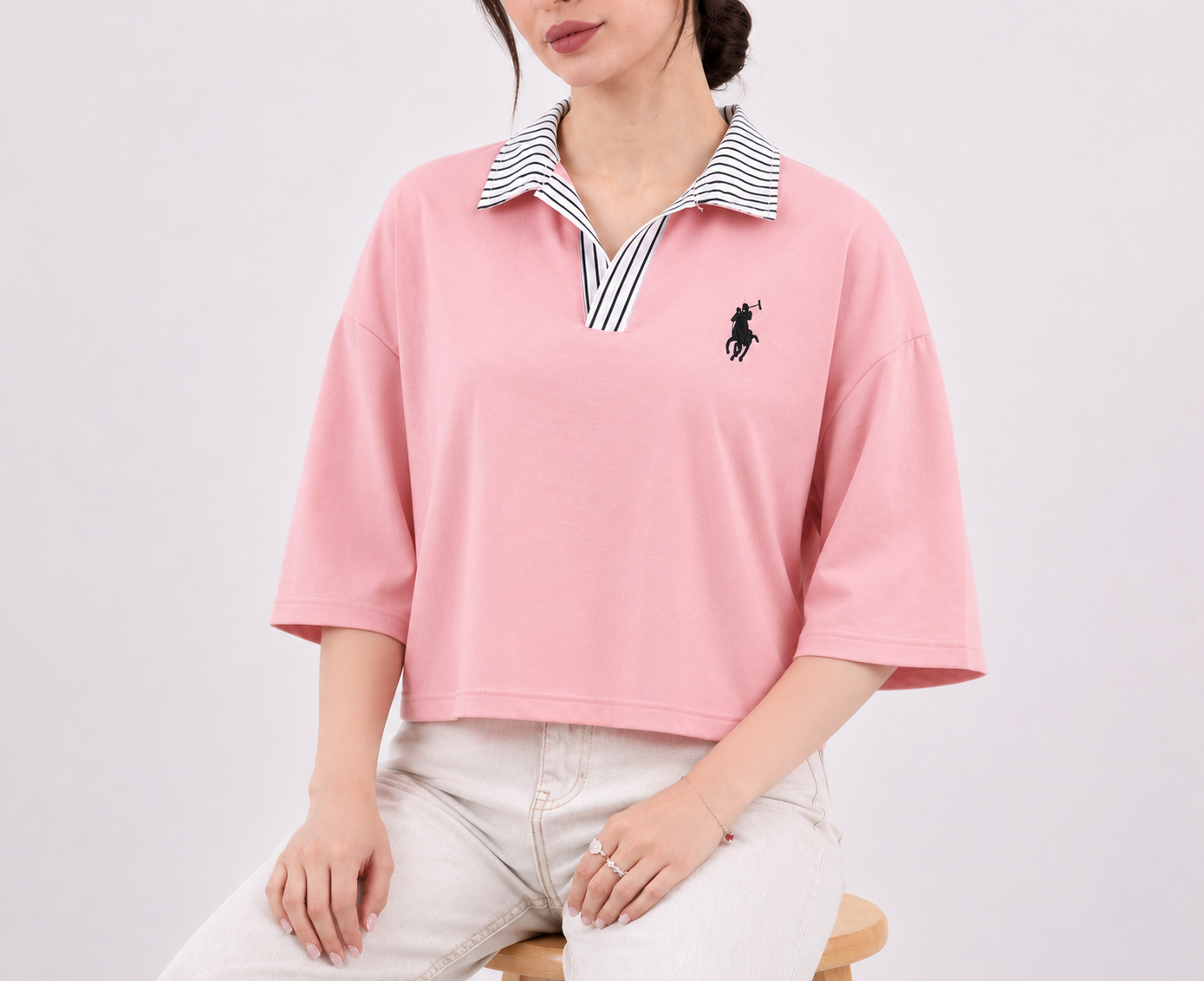نمای 3 پولوشرت باکسی با گلدوزی Polo یقه راه راه