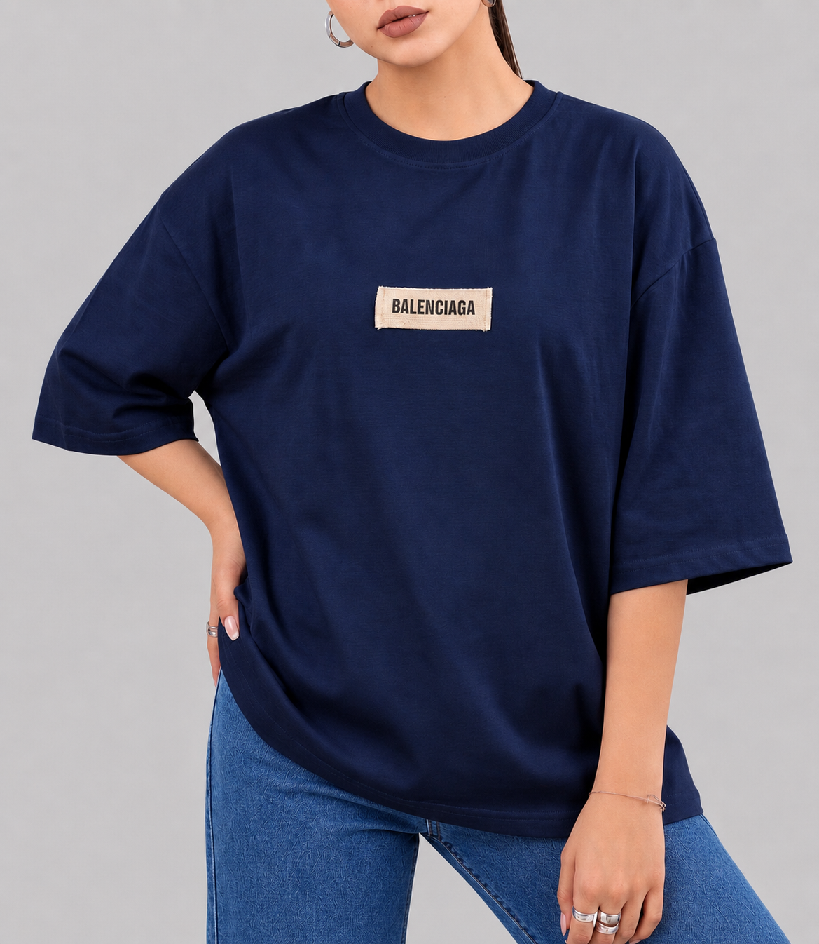 نمای 4 تیشرت باکسی طرح کنفی Balenciaga