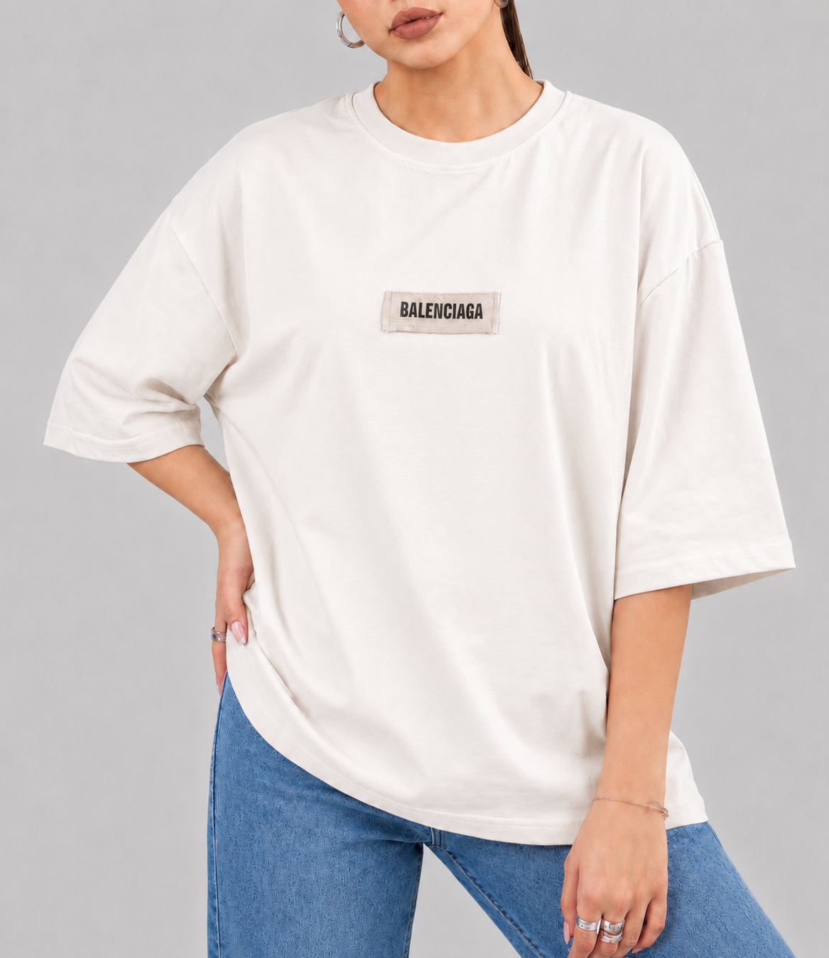 نمای 3 تیشرت باکسی طرح کنفی Balenciaga