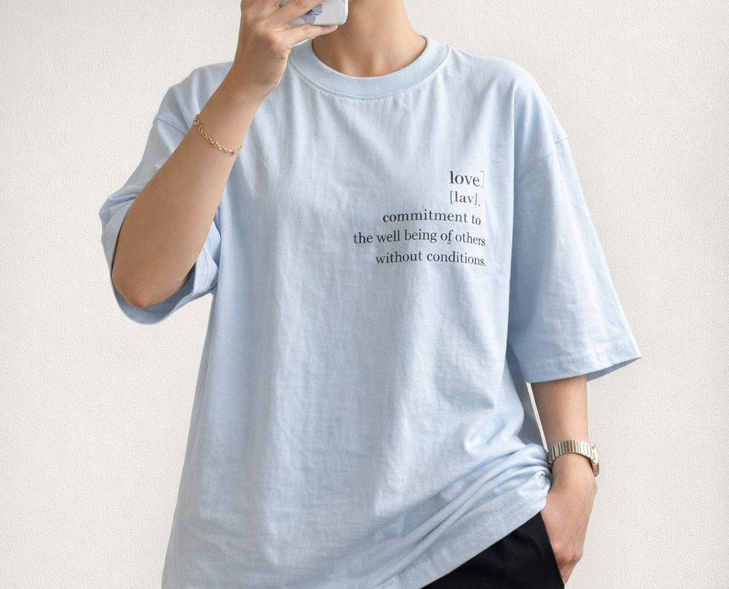 نمای 5 تیشرت باکسی چاپ نوشته