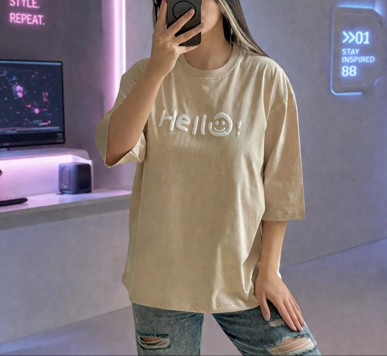 نمای 4 تیشرت باکسی چاپ Hello